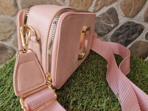 Дамска чанта с текстилна дръжка