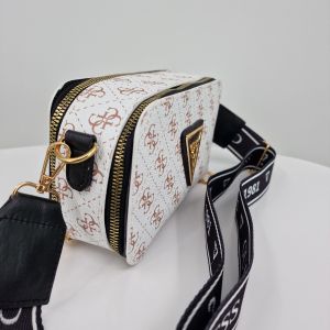 Дамска кожена чанта с текстилна дръжка