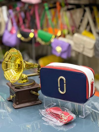 Дамска чанта с текстилна дръжка